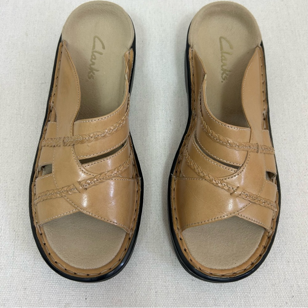 NWOT Clarks Tan Mules Comfort Slip-On Design 8